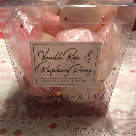 Bundle 3 for $10 💛 Scented Bath Fizzers and Bath Rock - Picture 2 of 5